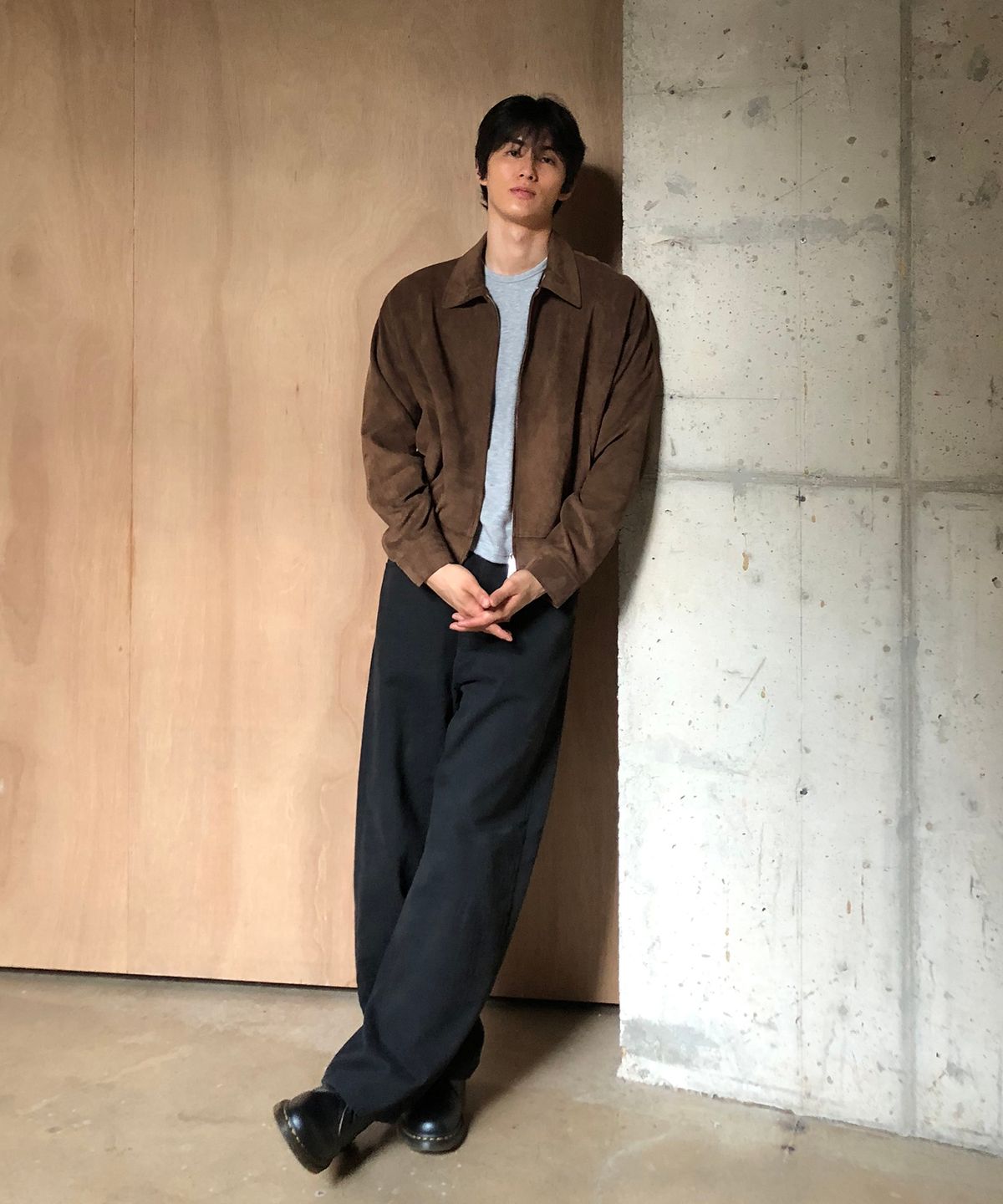 데이(THEY) 크롭 스웨이드 카라 자켓_BROWN