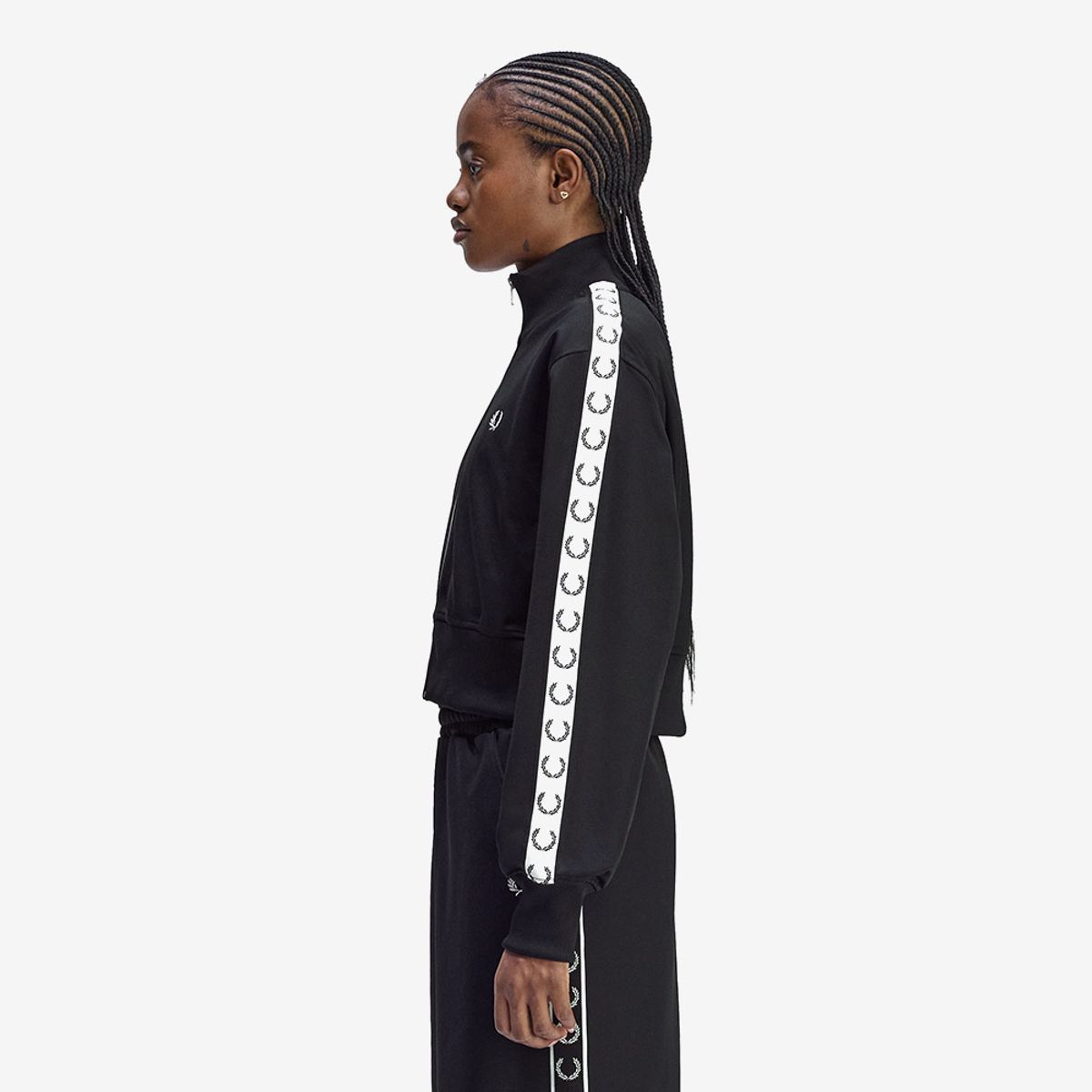 프레드페리(FRED PERRY) [Womens] 크롭 테잎 트랙 재킷 - 블랙 AFPF2534133-102