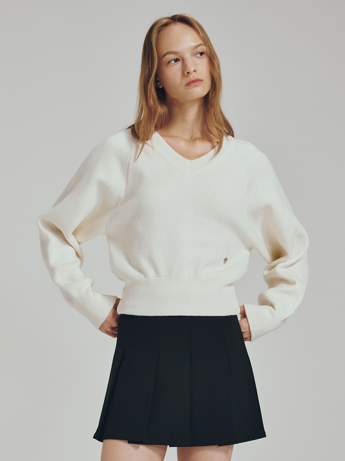 누브(NOUVE) 울 브이넥 니트 - 아이보리 / Wool V-Neck  Knit - Ivory