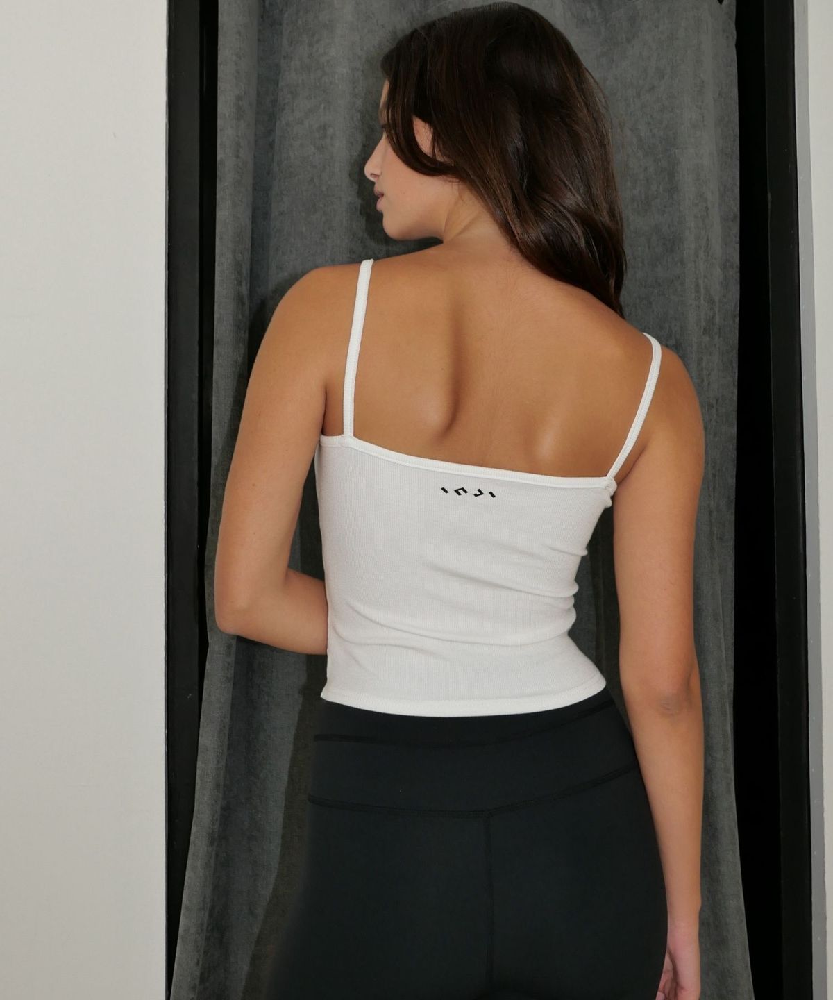 인지액티브(INJIACTIVE) Skinny Strap Ribbed Tank 화이트