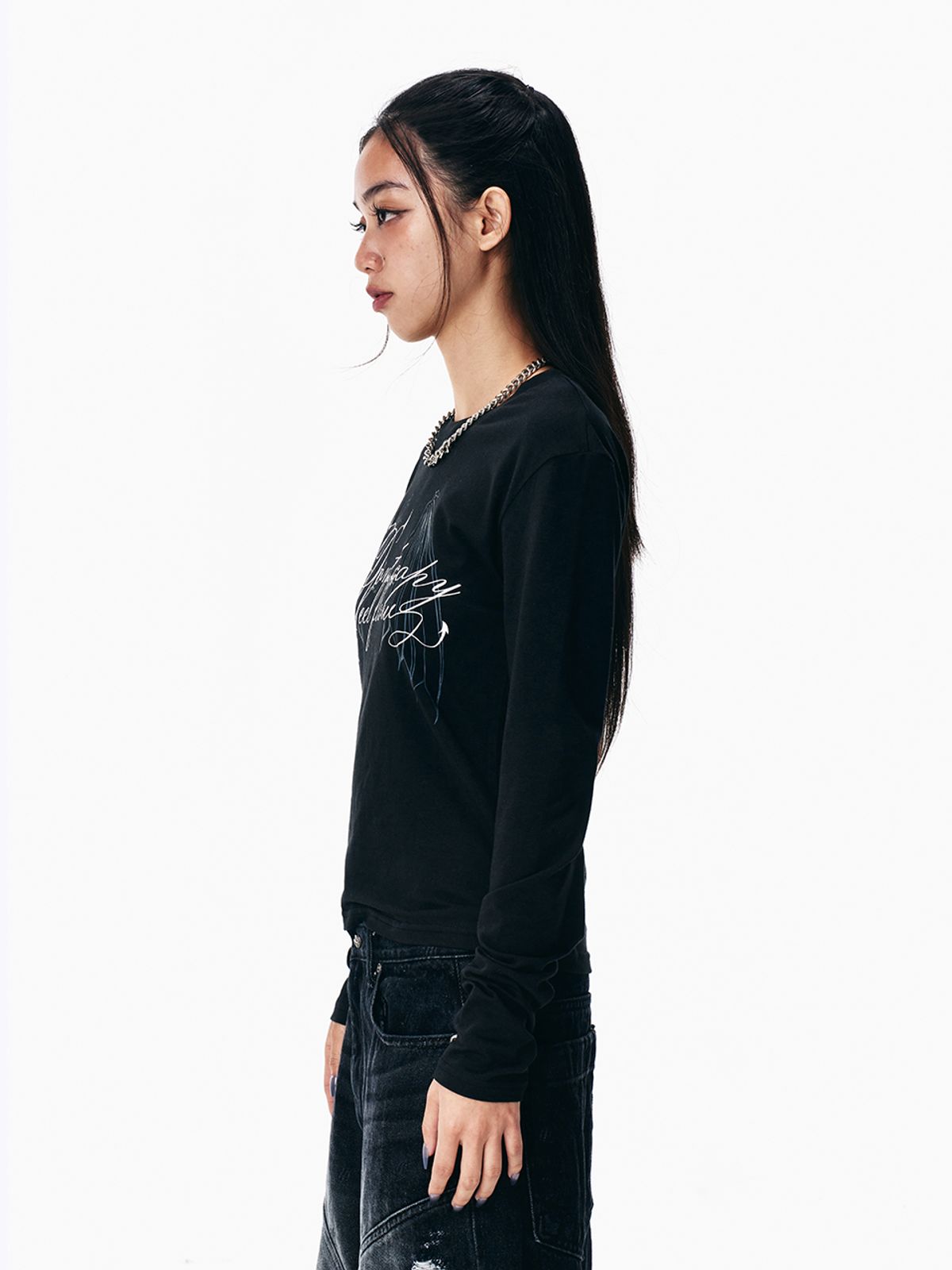 와이이이엘(YEEL) WING LETTERING LONG SLEEVE TOP BLACK
