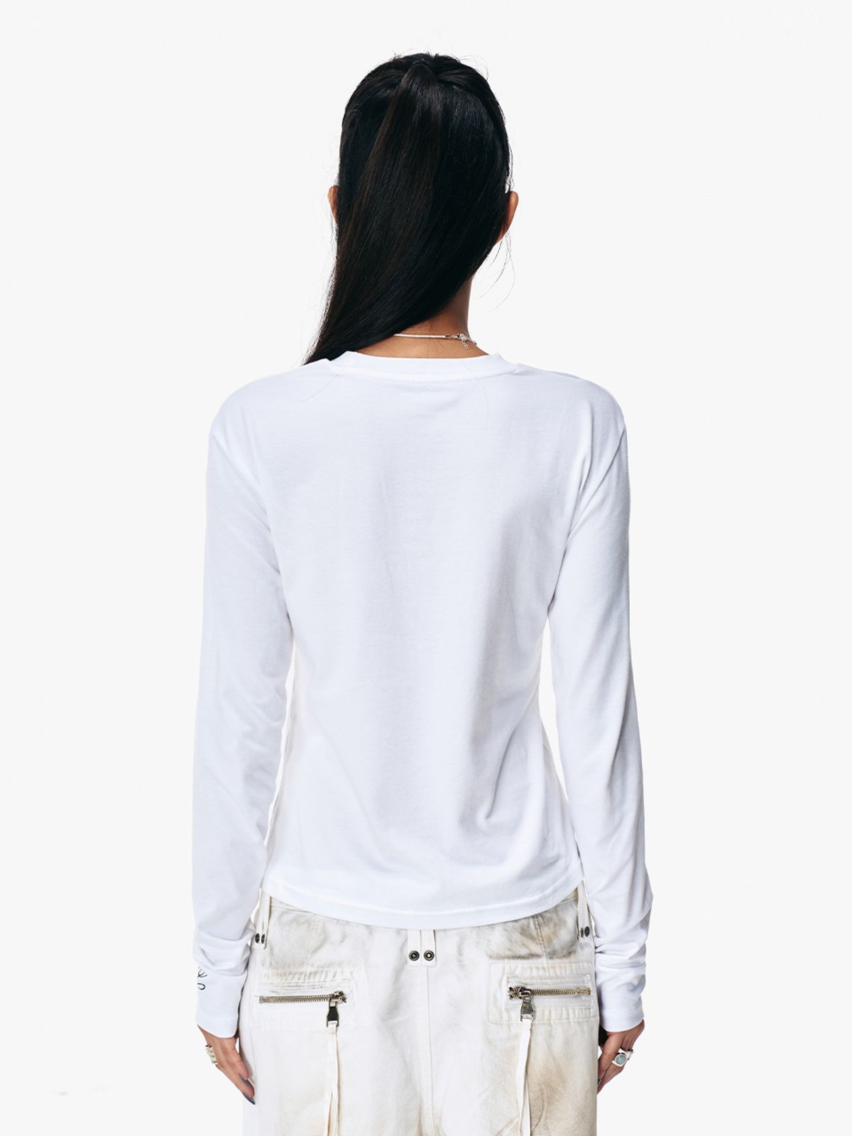 와이이이엘(YEEL) WING LETTERING LONG SLEEVE TOP WHITE