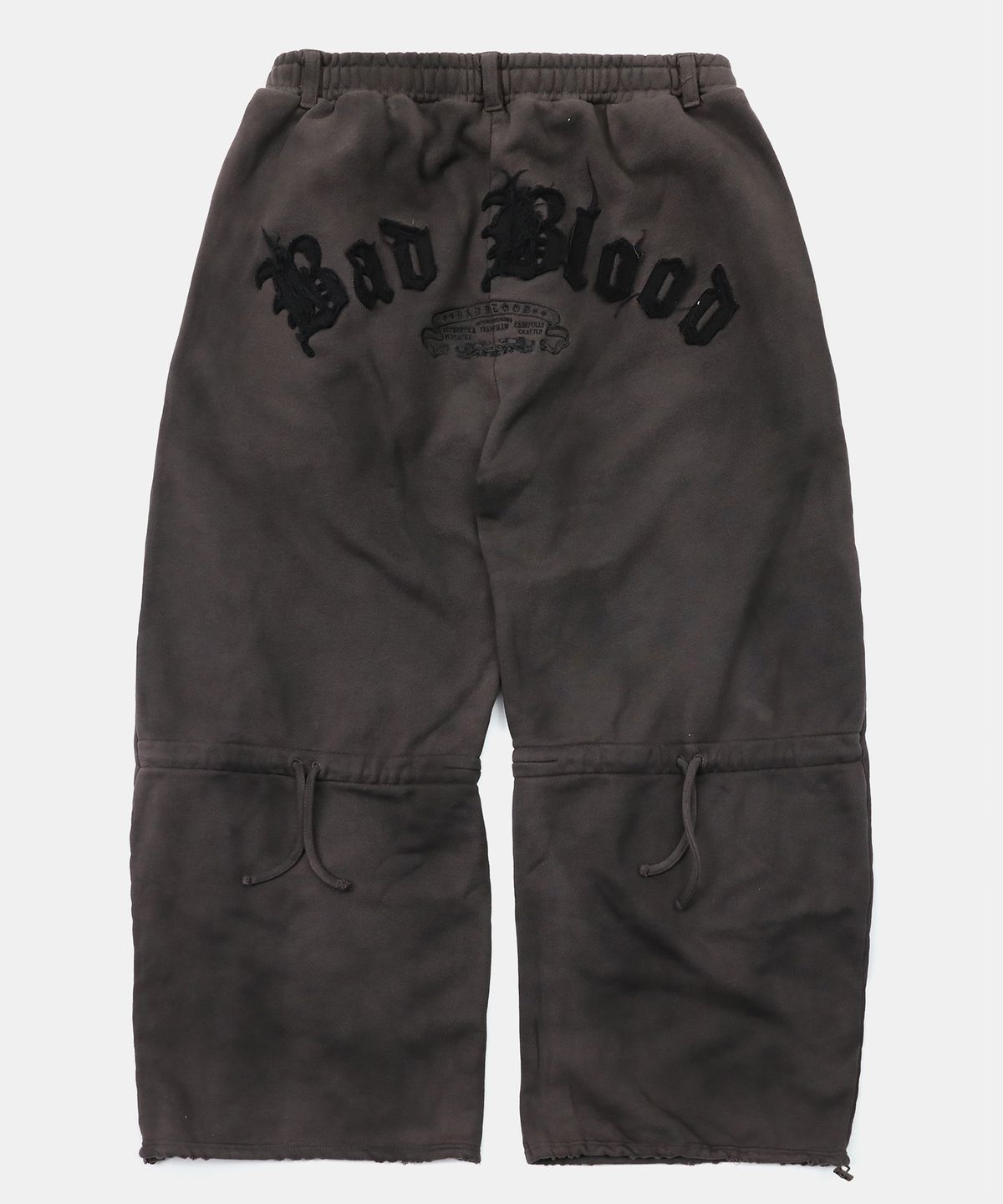 배드블러드(BADBLOOD) 라이온 패치 2 Way 커브드 조거 - 챠콜