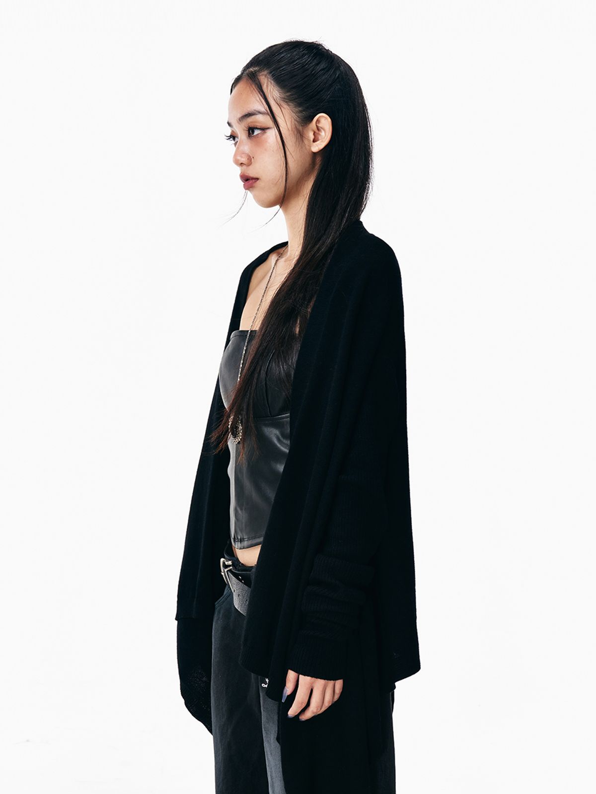 와이이이엘(YEEL) DRAPED BUTTON-DETAIL OPEN CARDIGAN BLACK