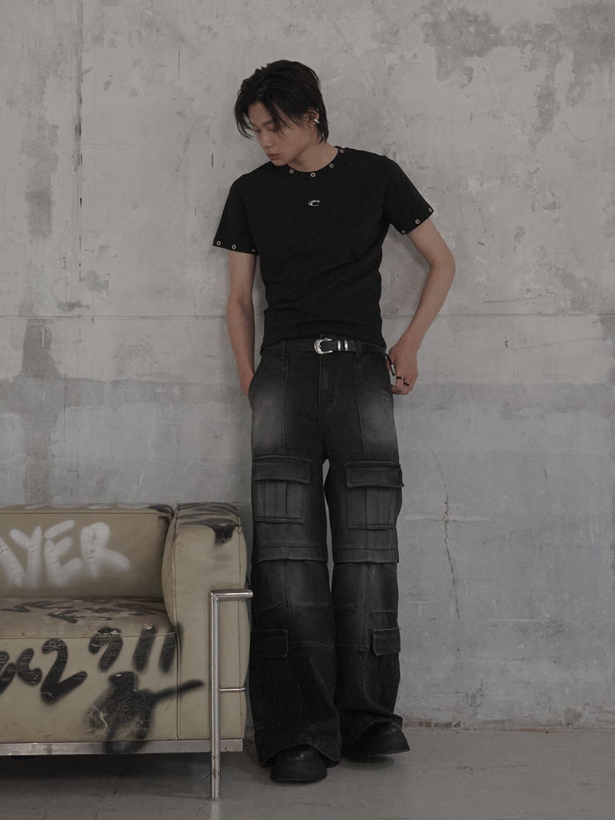 르렌느(LERENNE) Eyelet Slim Fit T-Shirt - Black