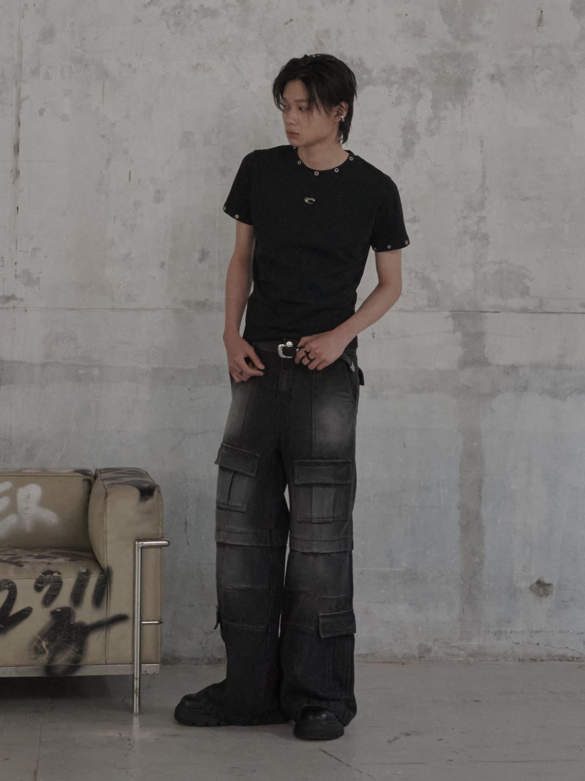 르렌느(LERENNE) Eyelet Slim Fit T-Shirt - Black