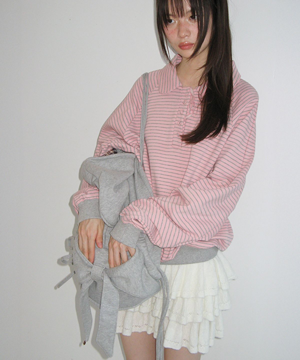 론론(RONRON) HENRYNECK FRILL POINT SWEATSHIRT PINK GREY STRIPE