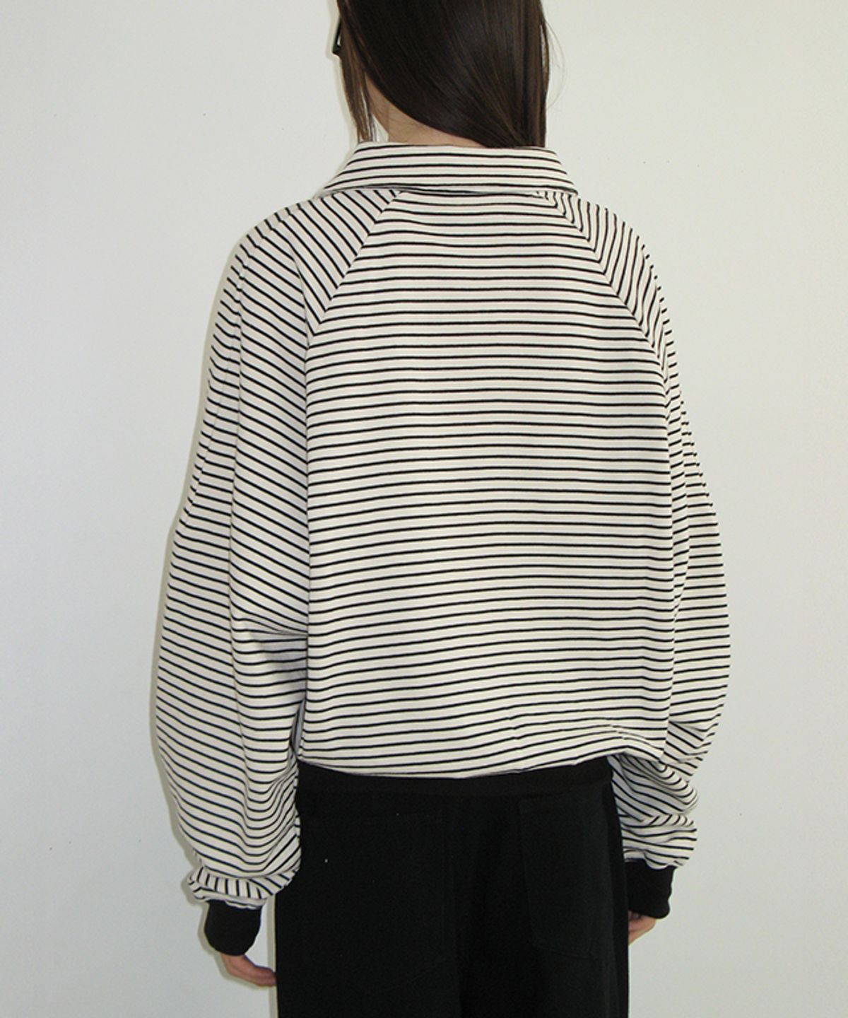 론론(RONRON) HENRYNECK FRILL POINT SWEATSHIRT ECRU BLACK STRIPE