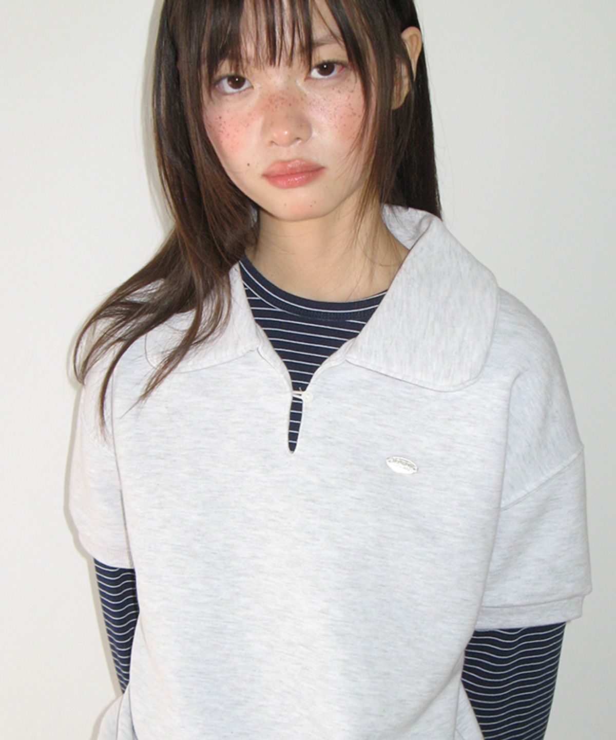 론론(RONRON) BUTTONED COLLAR HALF T SHIRT WHITE MELANGE