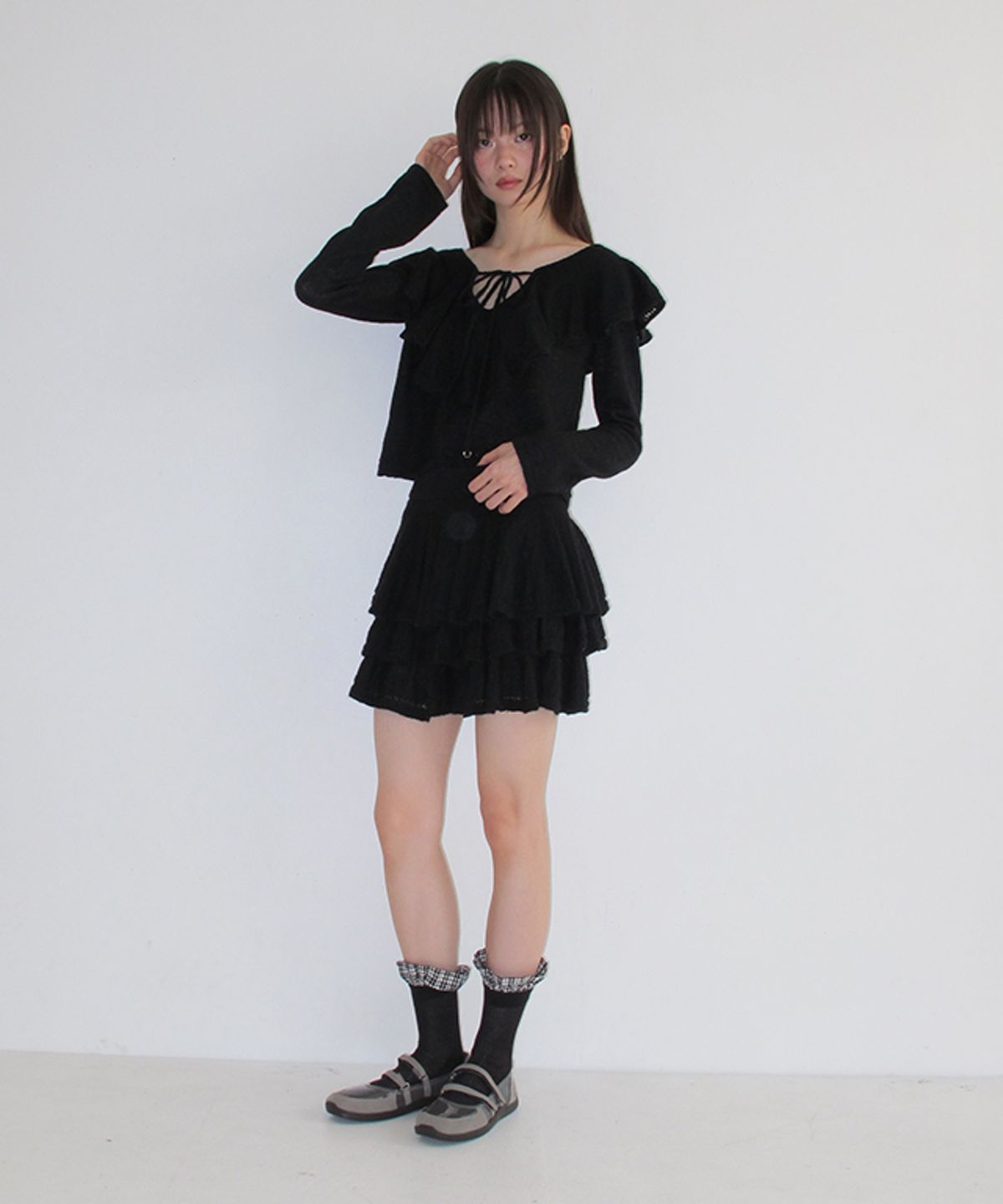 론론(RONRON) RUFFLE SKASHI KNIT BLOUSE BLACK