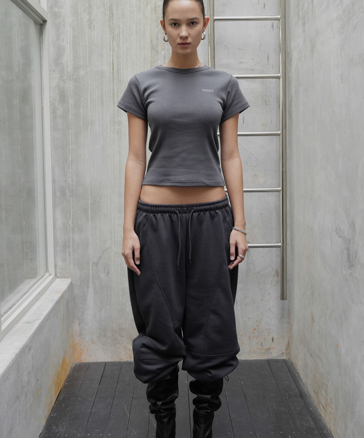 분트(VOONT) VT Logo Tee (CHARCOAL)