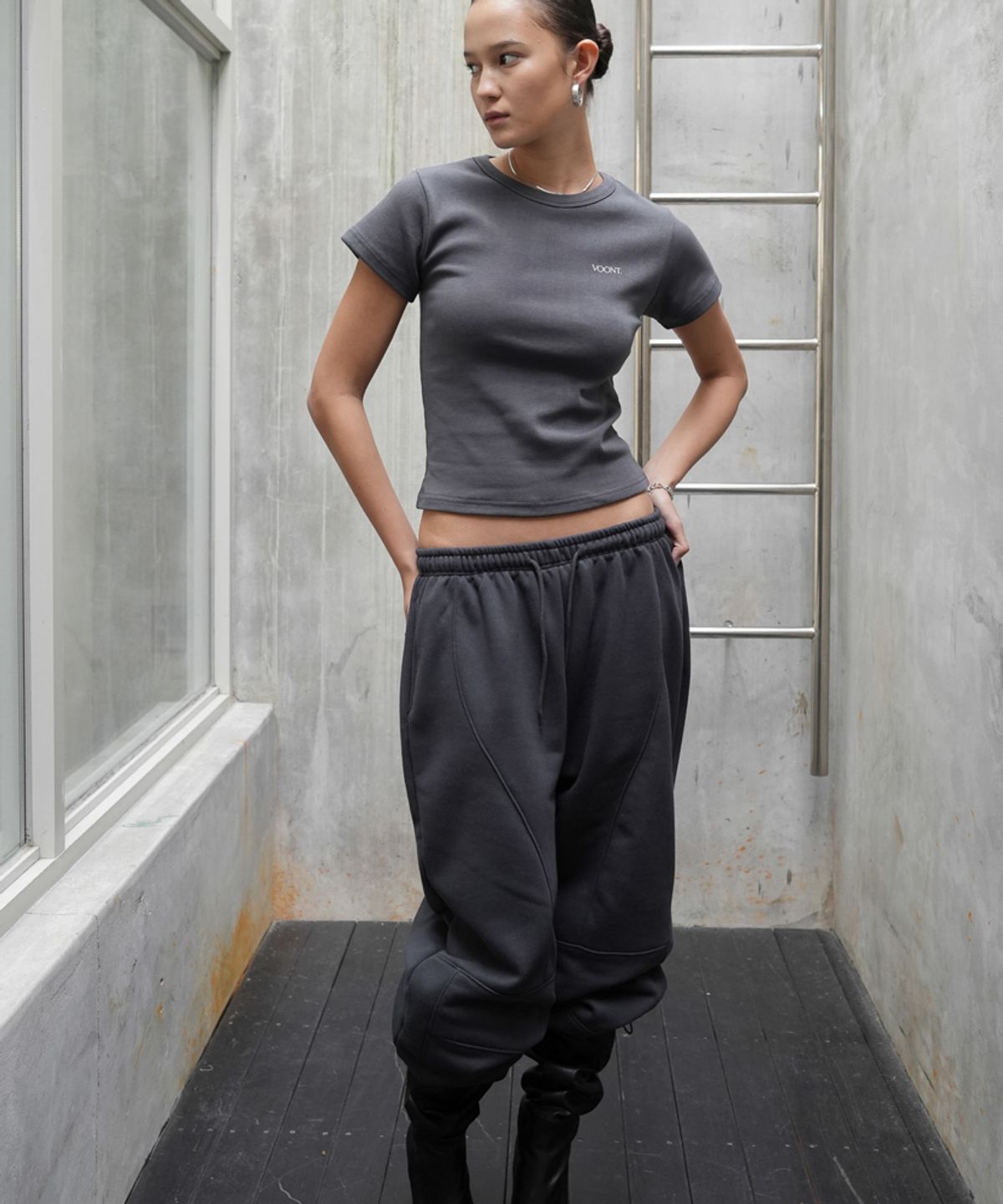 분트(VOONT) VT Logo Tee (CHARCOAL)