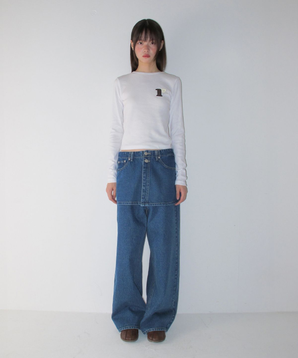 론론(RONRON) R LOGO BUTTON SLIM FIT LONG SLEEVE WHITE