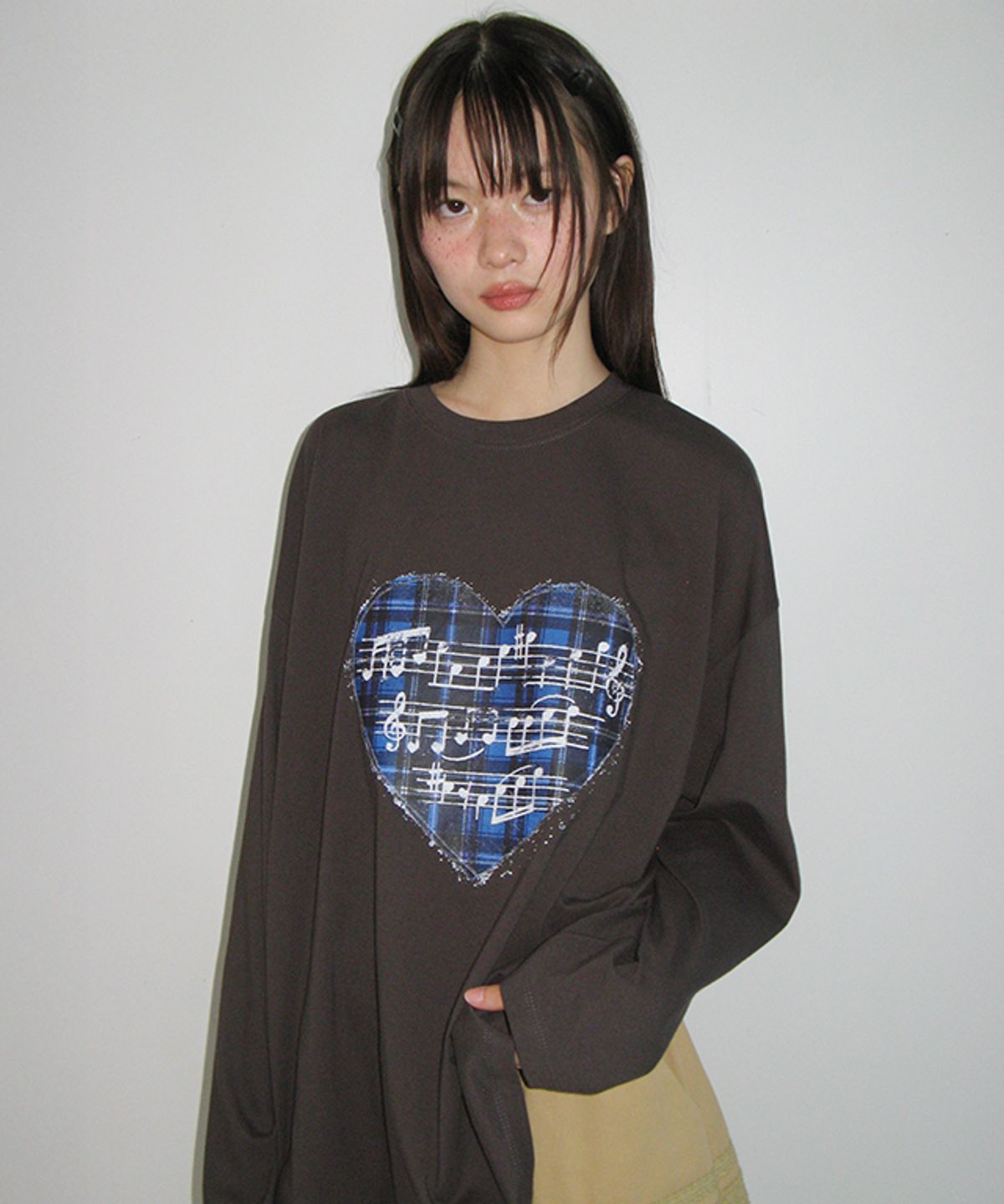 론론(RONRON) VINTAGE HEART MUSIC OVER FIT LONG SLEEVE CHARCOAL