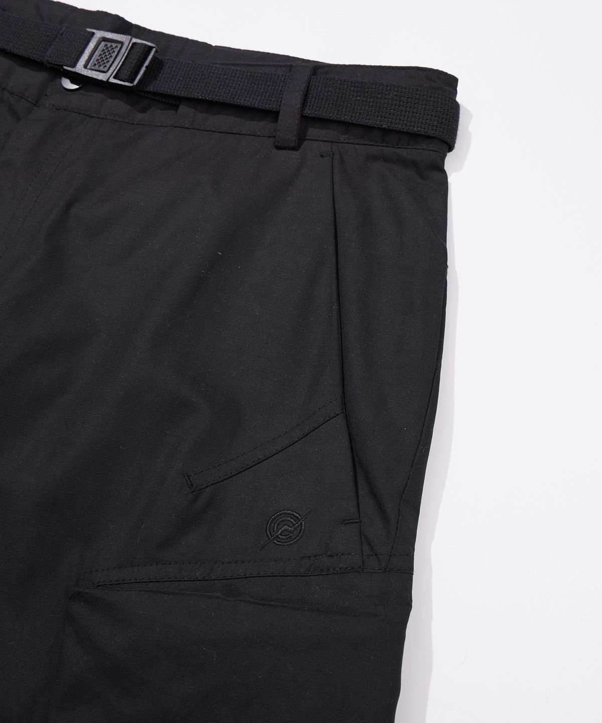 칼라파타르(KALAPATTHAR) BELTED SIGNATURE WIDE CARGO PANTS - BLACK