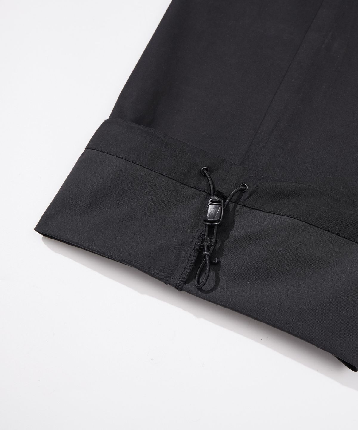 칼라파타르(KALAPATTHAR) BELTED SIGNATURE WIDE CARGO PANTS - BLACK