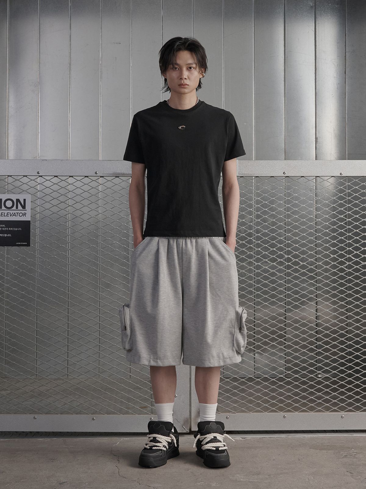 르렌느(LERENNE) Solid Pocket Cargo Bermuda Pants - Grey