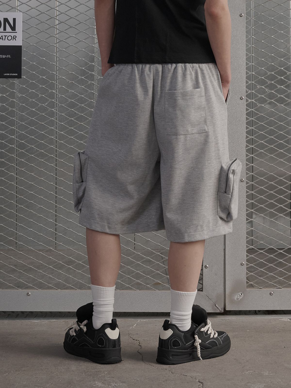 르렌느(LERENNE) Solid Pocket Cargo Bermuda Pants - Grey