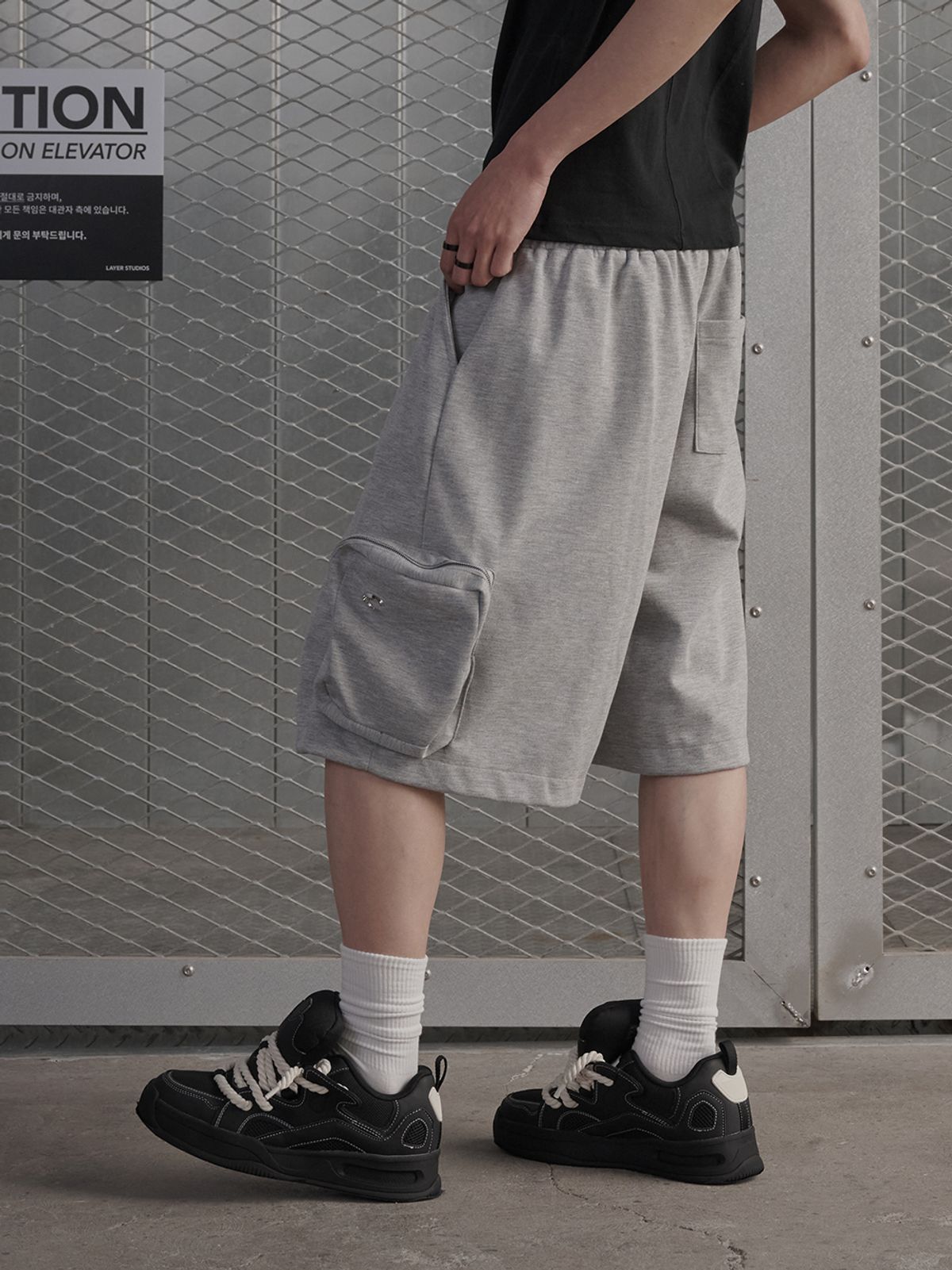 르렌느(LERENNE) Solid Pocket Cargo Bermuda Pants - Grey