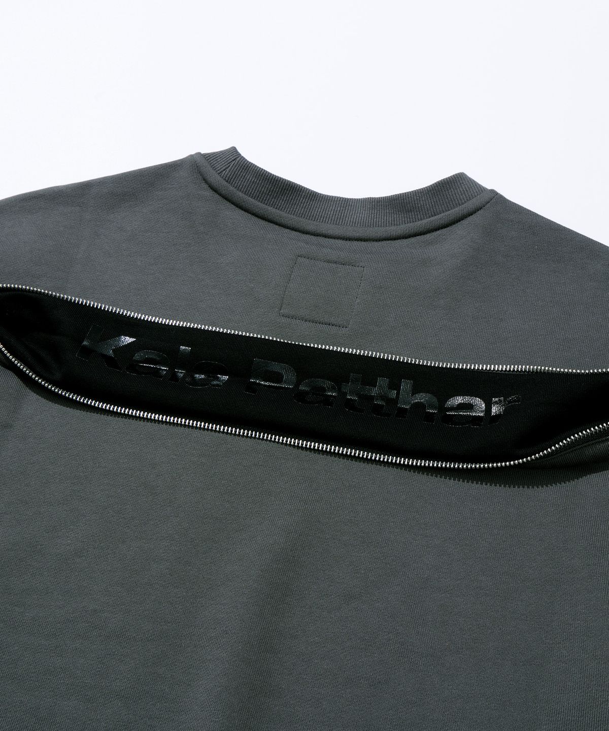 칼라파타르(KALAPATTHAR) BACK ZIPPER SWEATSHIRT - GRAY