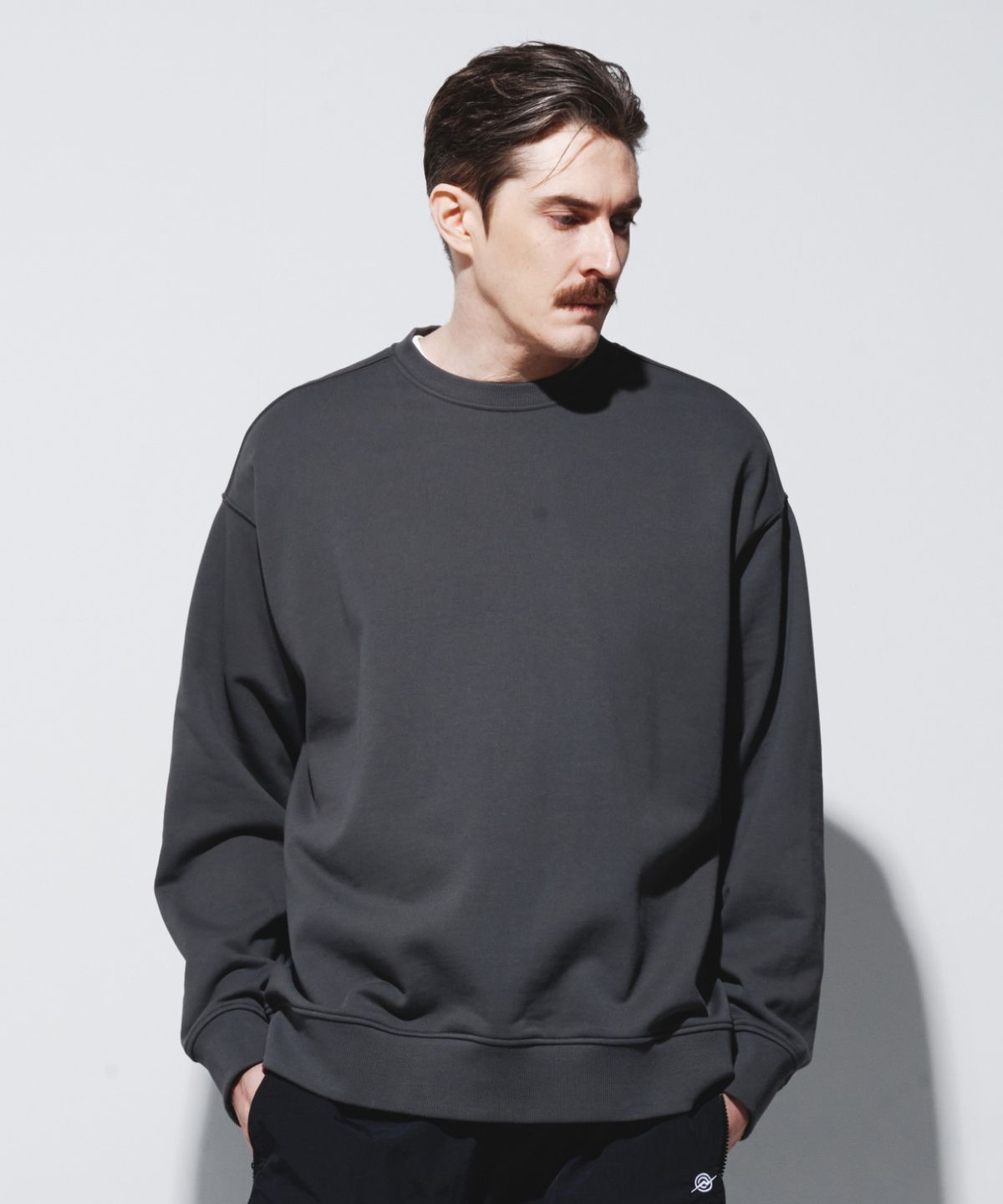 칼라파타르(KALAPATTHAR) BACK ZIPPER SWEATSHIRT - GRAY