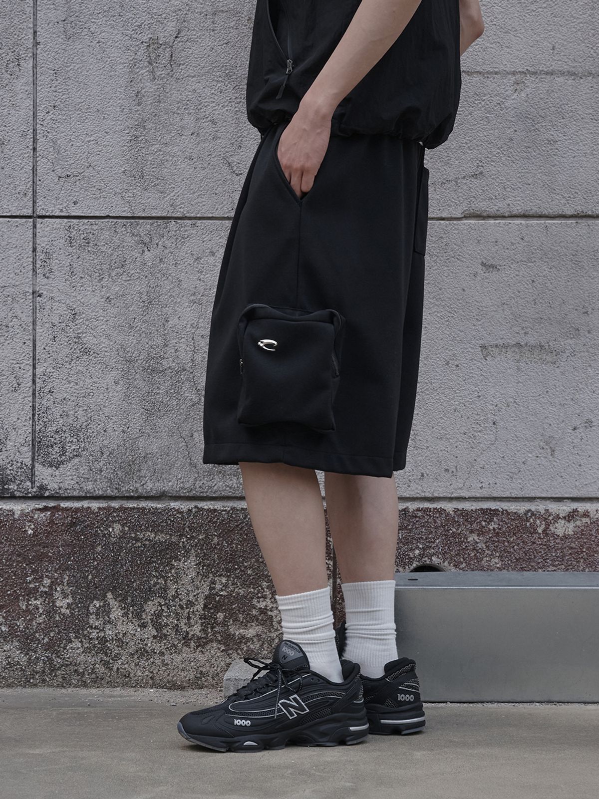 르렌느(LERENNE) Solid Pocket Cargo Bermuda Pants - Black