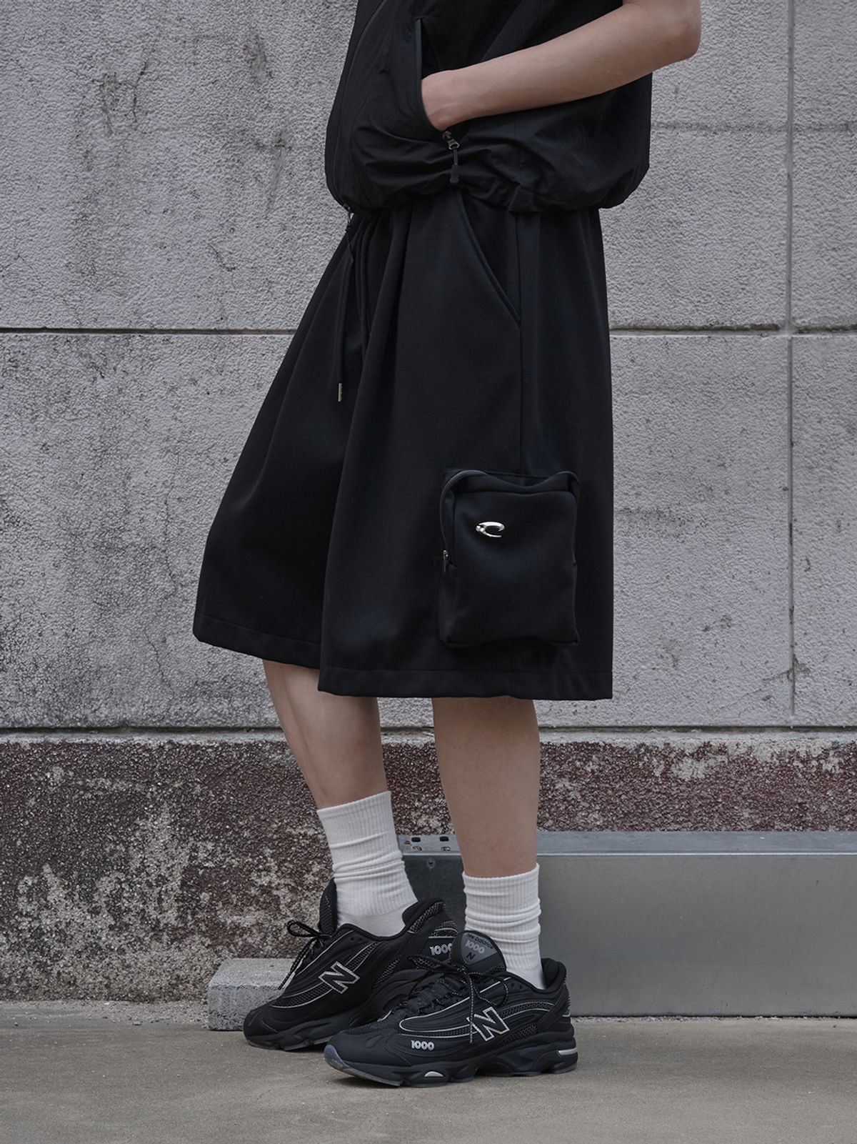 르렌느(LERENNE) Solid Pocket Cargo Bermuda Pants - Black