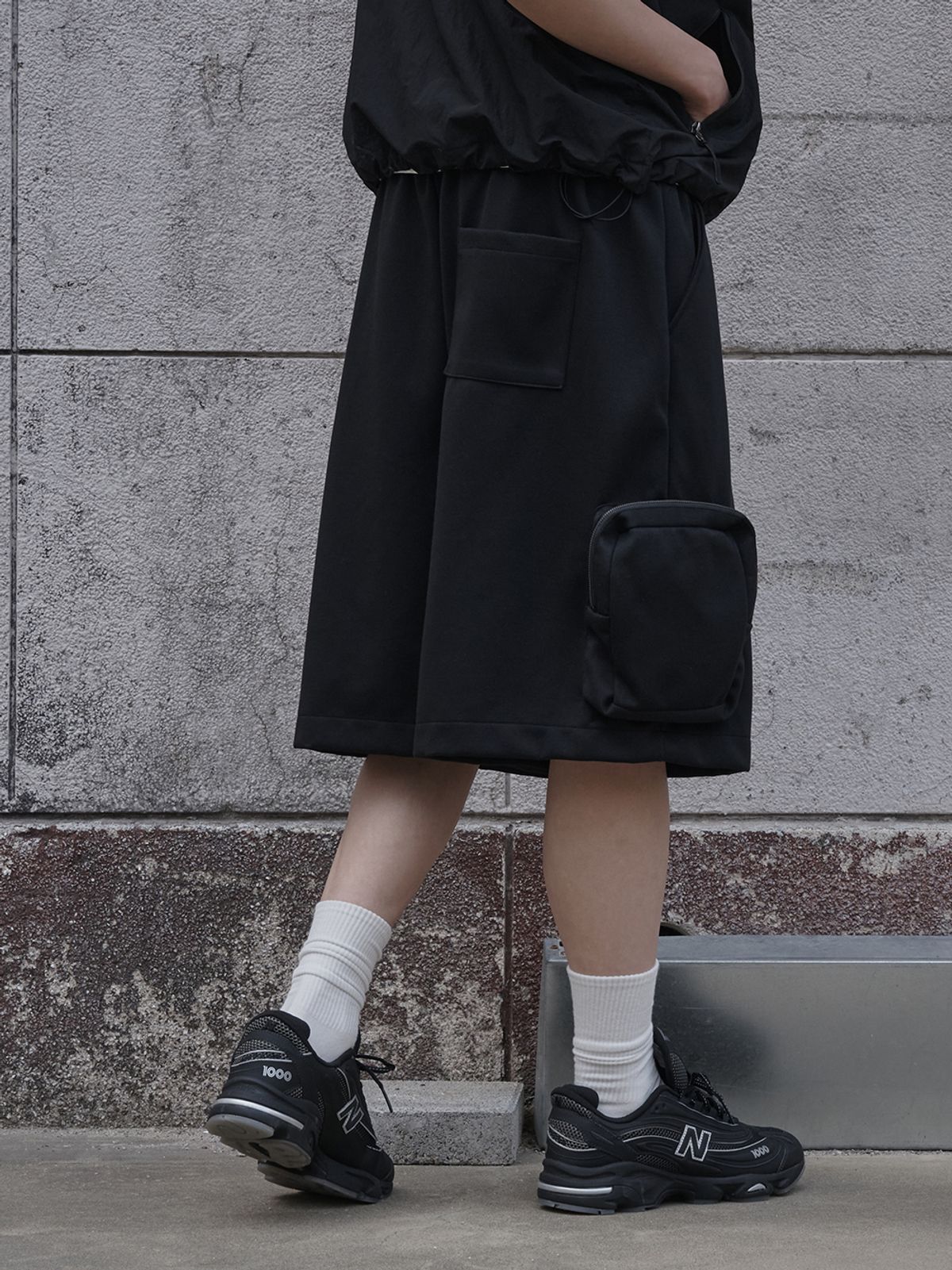 르렌느(LERENNE) Solid Pocket Cargo Bermuda Pants - Black
