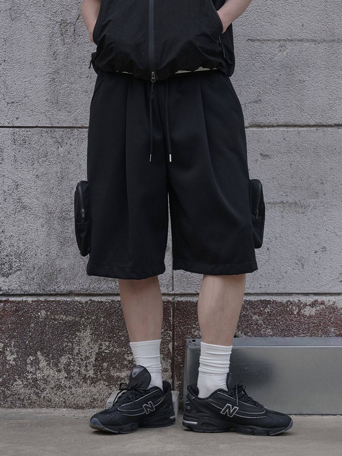 르렌느(LERENNE) Solid Pocket Cargo Bermuda Pants - Black