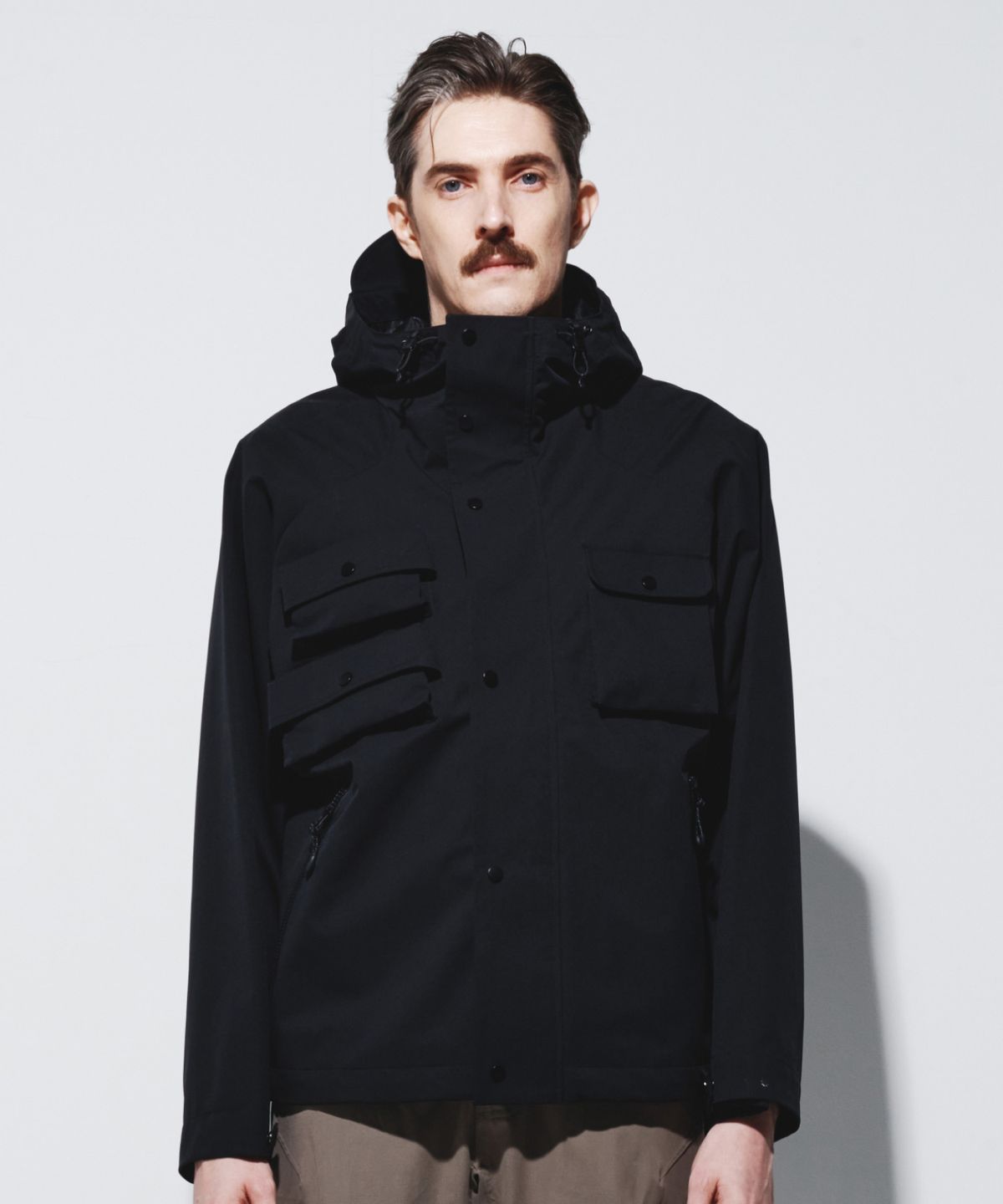칼라파타르(KALAPATTHAR) OUTPOCKET RAGLAN SHORTS WINDBREAKER - BLACK
