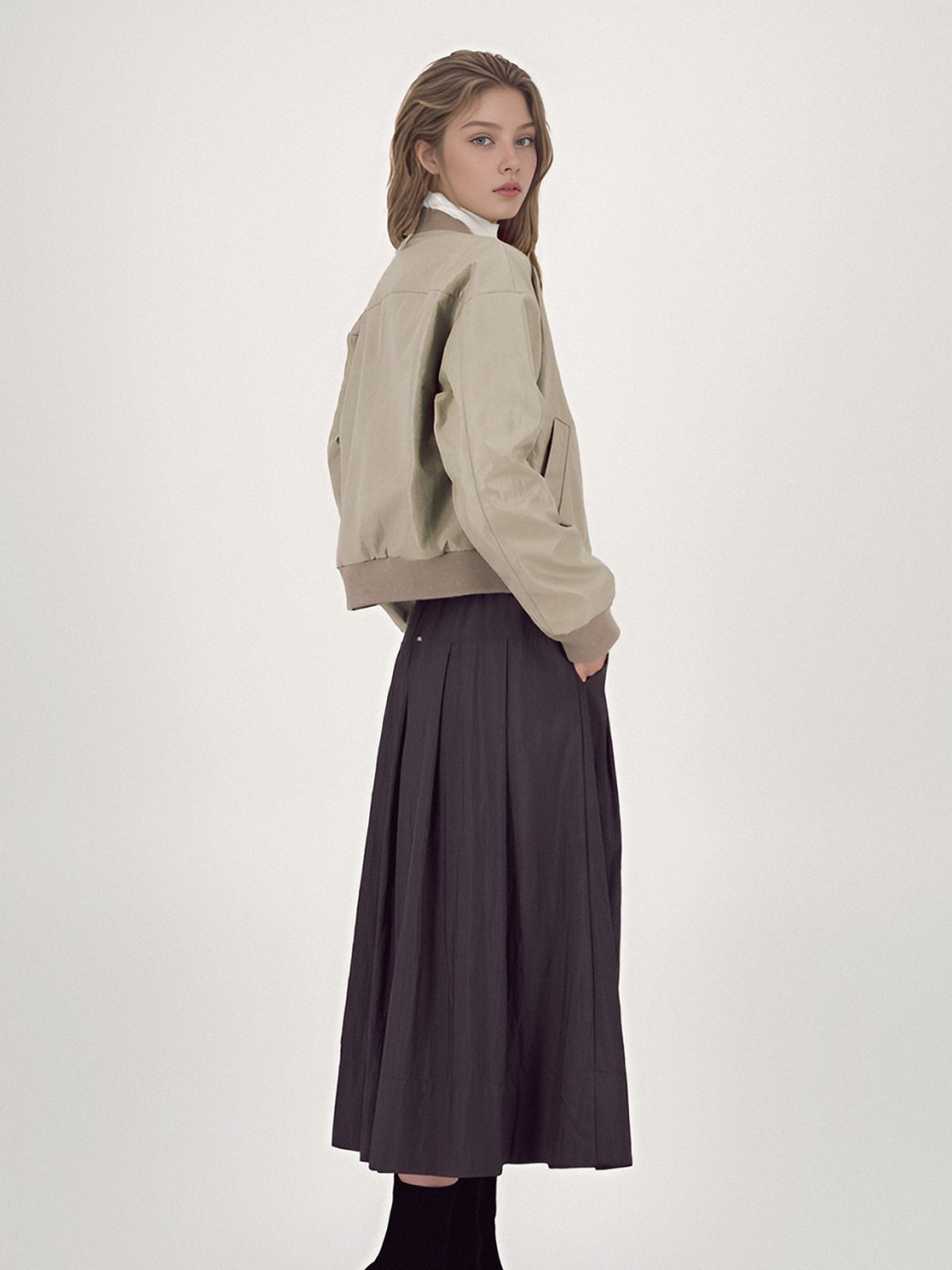 아쿠드(ACUD) Glossy Bomber Jacket _Beige