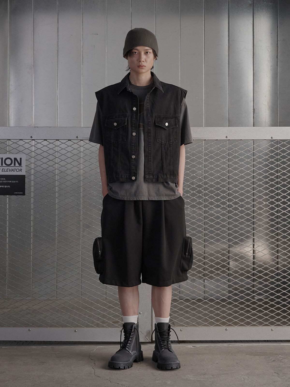 르렌느(LERENNE) Cropped Denim Vest Jacket - Black