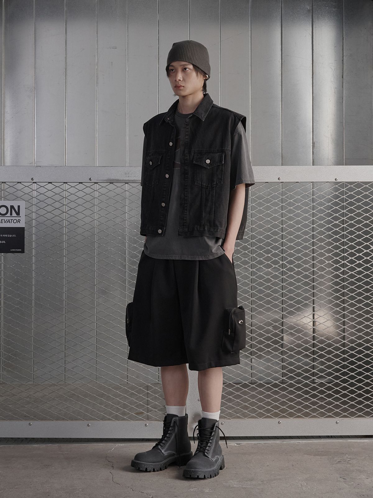 르렌느(LERENNE) Cropped Denim Vest Jacket - Black
