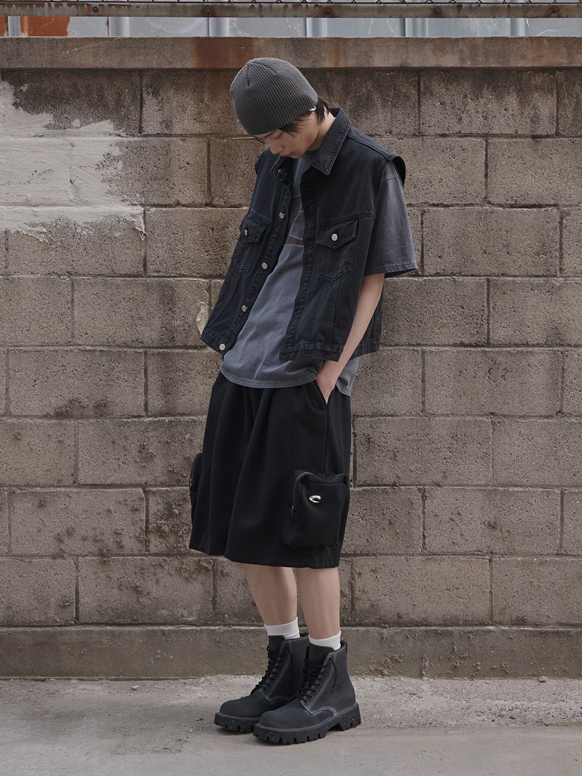 르렌느(LERENNE) Cropped Denim Vest Jacket - Black