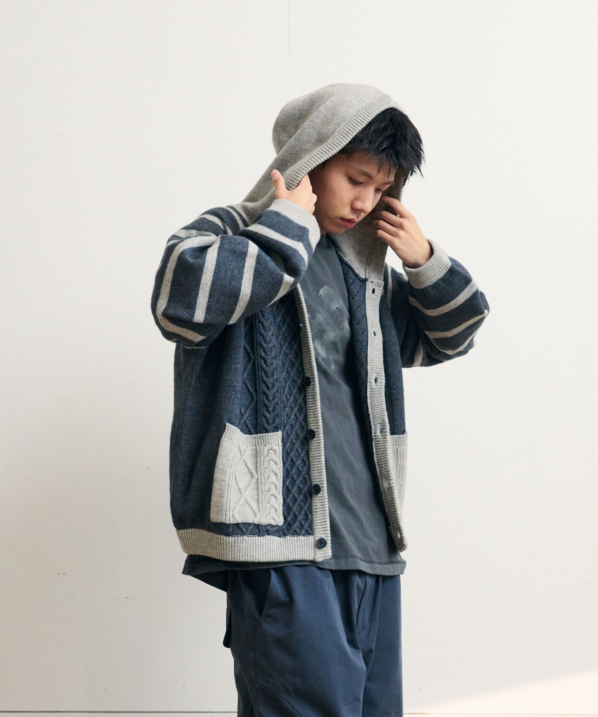 이스트서비스샵(eastserviceshop) 스트라이프 케이블 니트 후드 가디건 - 트러플 그레이