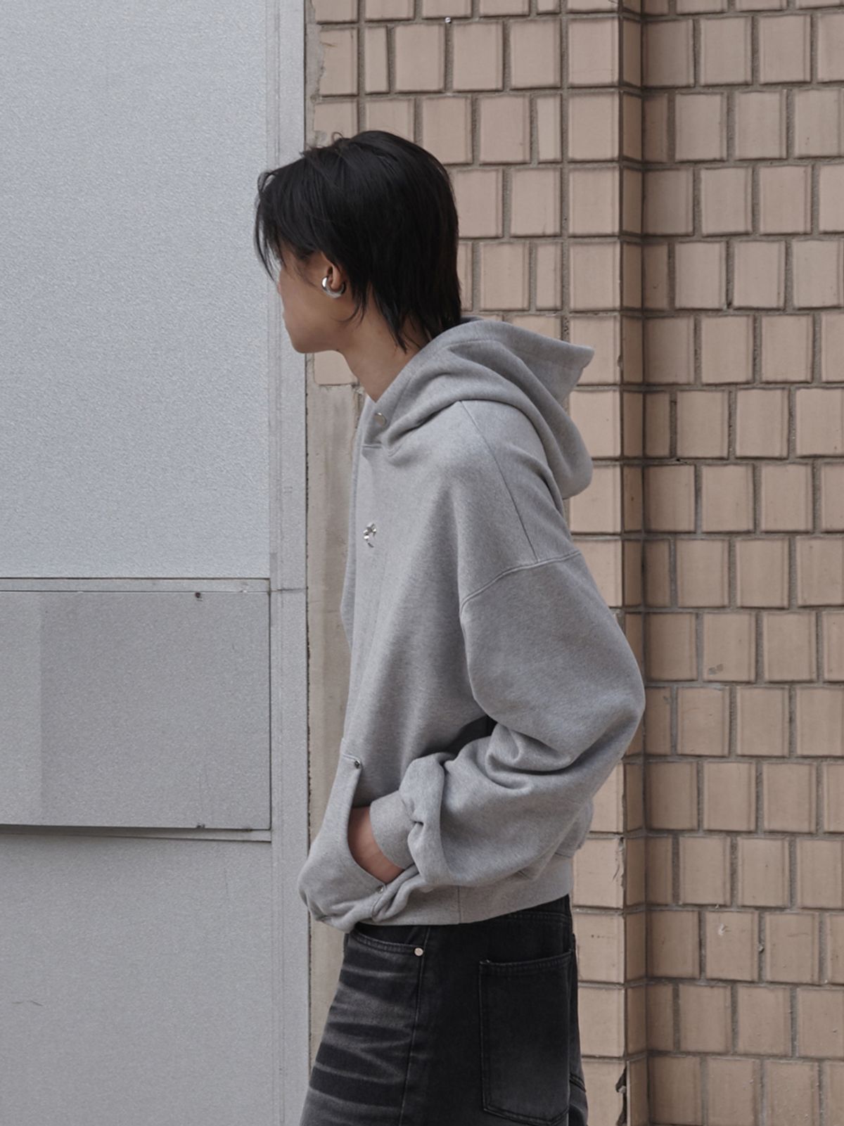 르렌느(LERENNE) Metal Logo Hoodie - Grey