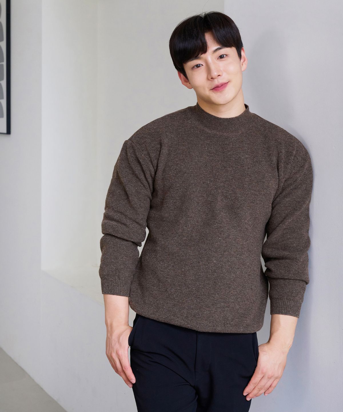 핵쿨남(HECKCOOLNAM) 어깨넓어보이는 머슬핏 남자 반폴라 니트