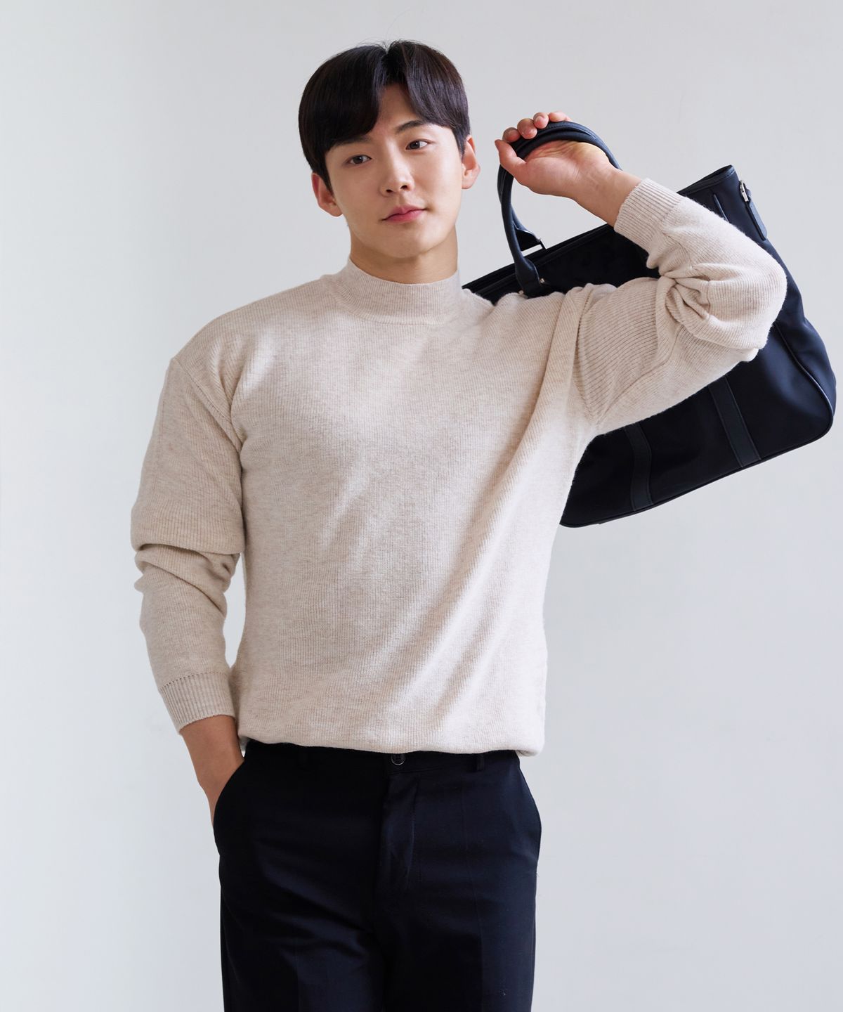 핵쿨남(HECKCOOLNAM) 어깨넓어보이는 머슬핏 남자 반폴라 니트