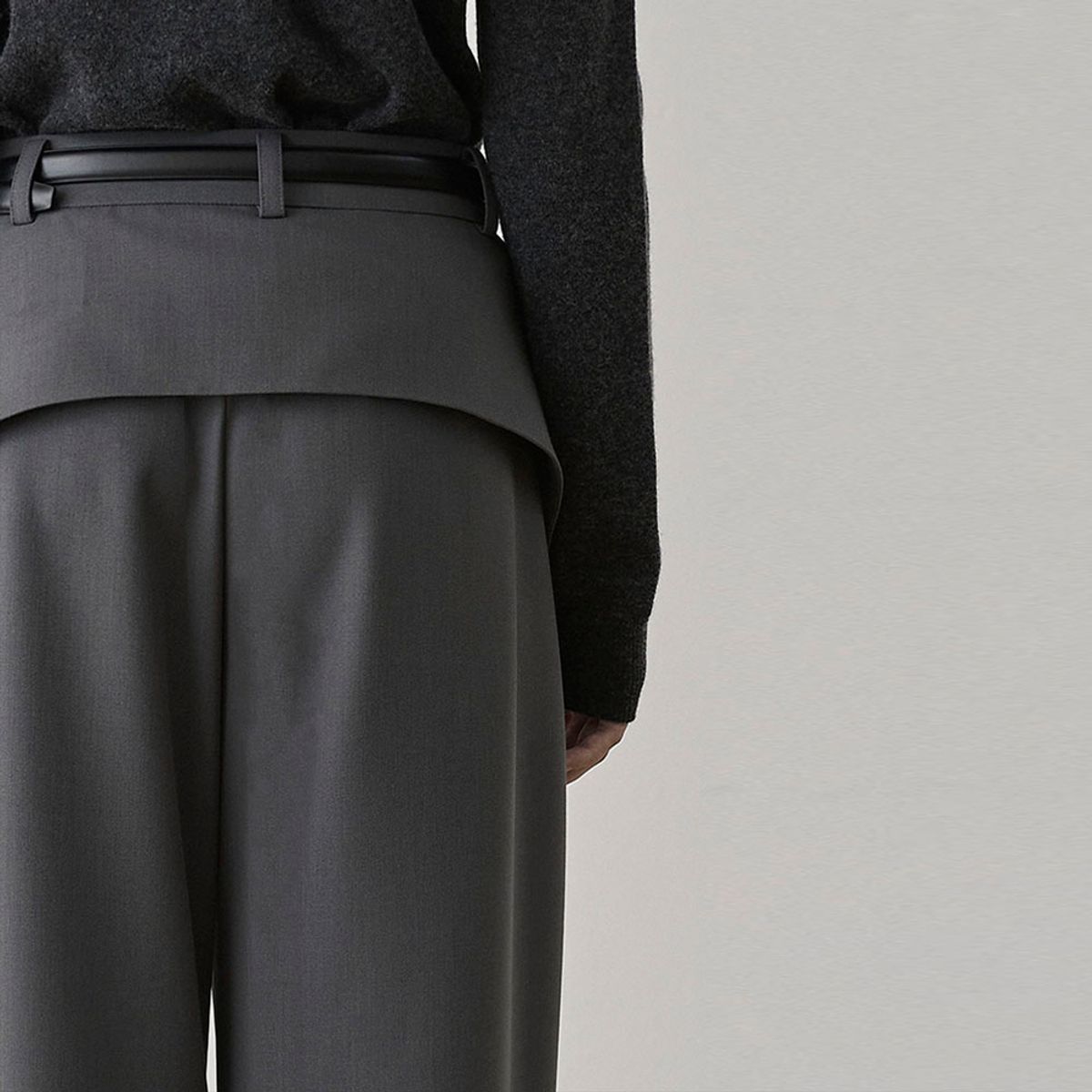 씨커슨(CKUSUN) BACK DETAIL WIDE TROUSER - GREY
