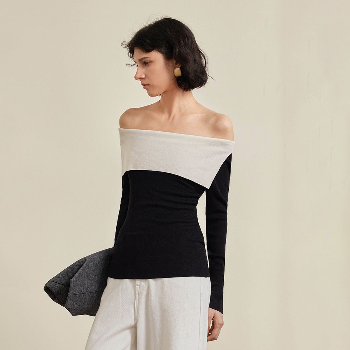 와이와이아이엠(YYIAM) YY_Contrasting one-line neck top_2color