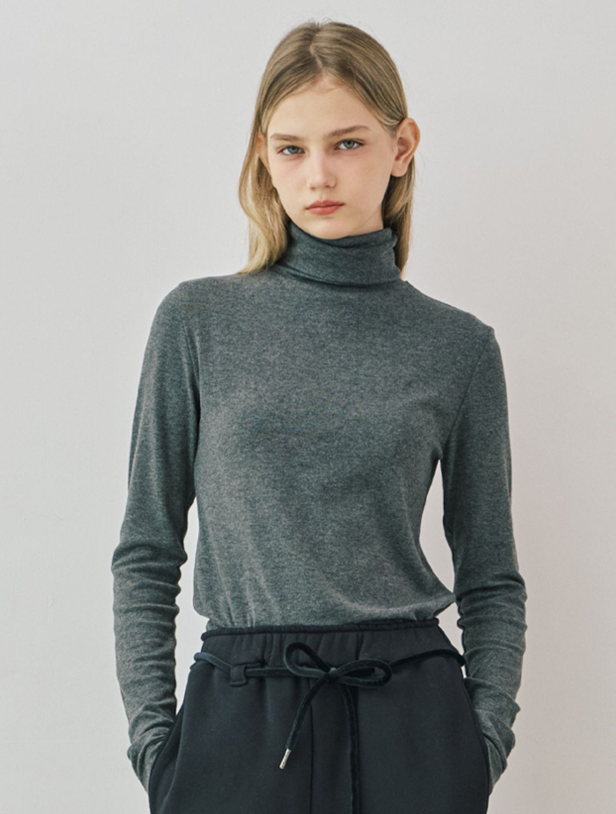 클루니(CLUNY) Daily angora turtleneck t-shirt - charcoal