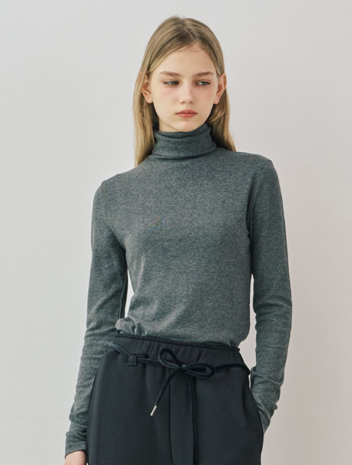 클루니(CLUNY) Daily angora turtleneck t-shirt - charcoal