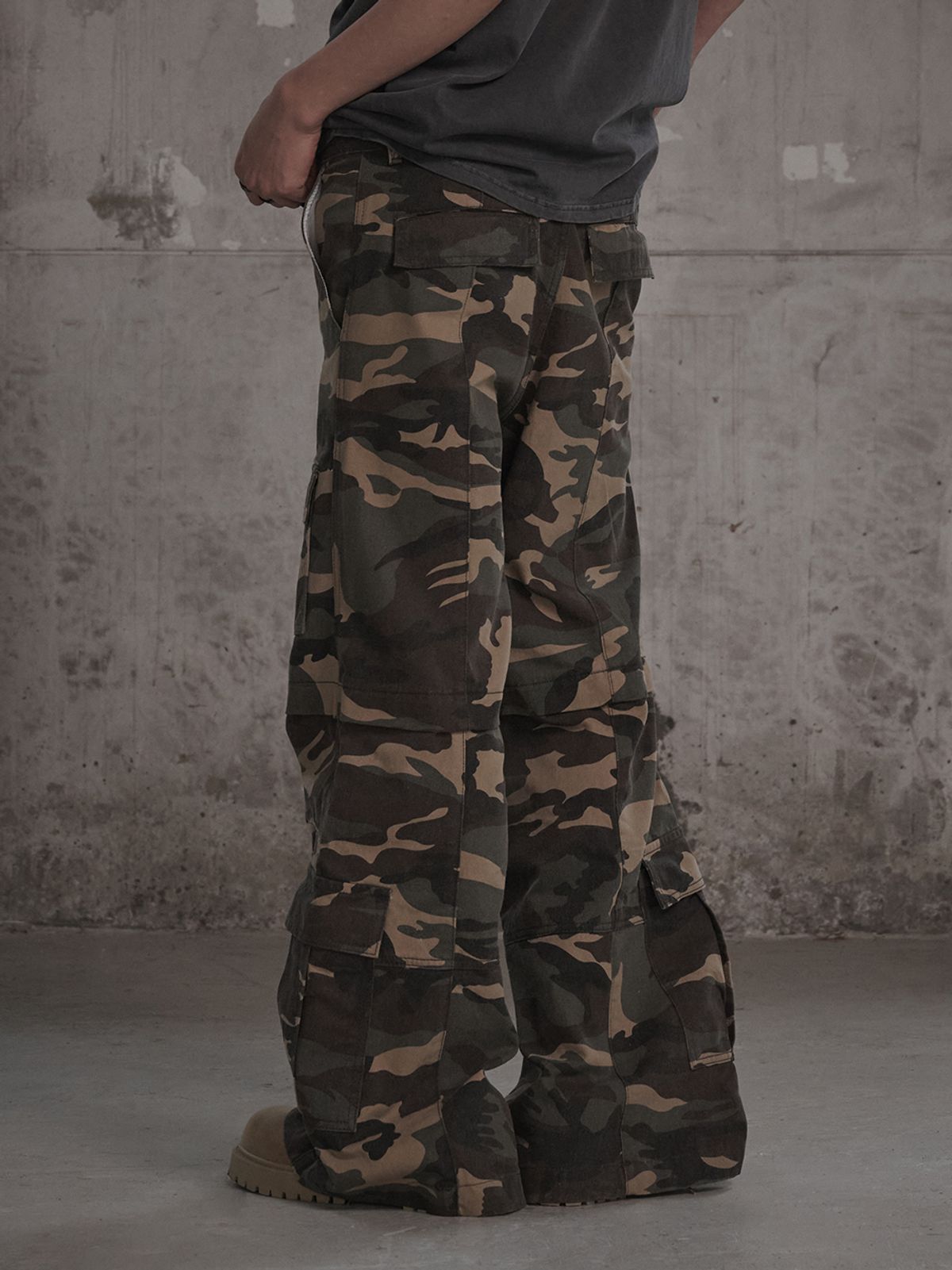 르렌느(LERENNE) Multi Pocket Cargo Flare Camo Pants - Camo
