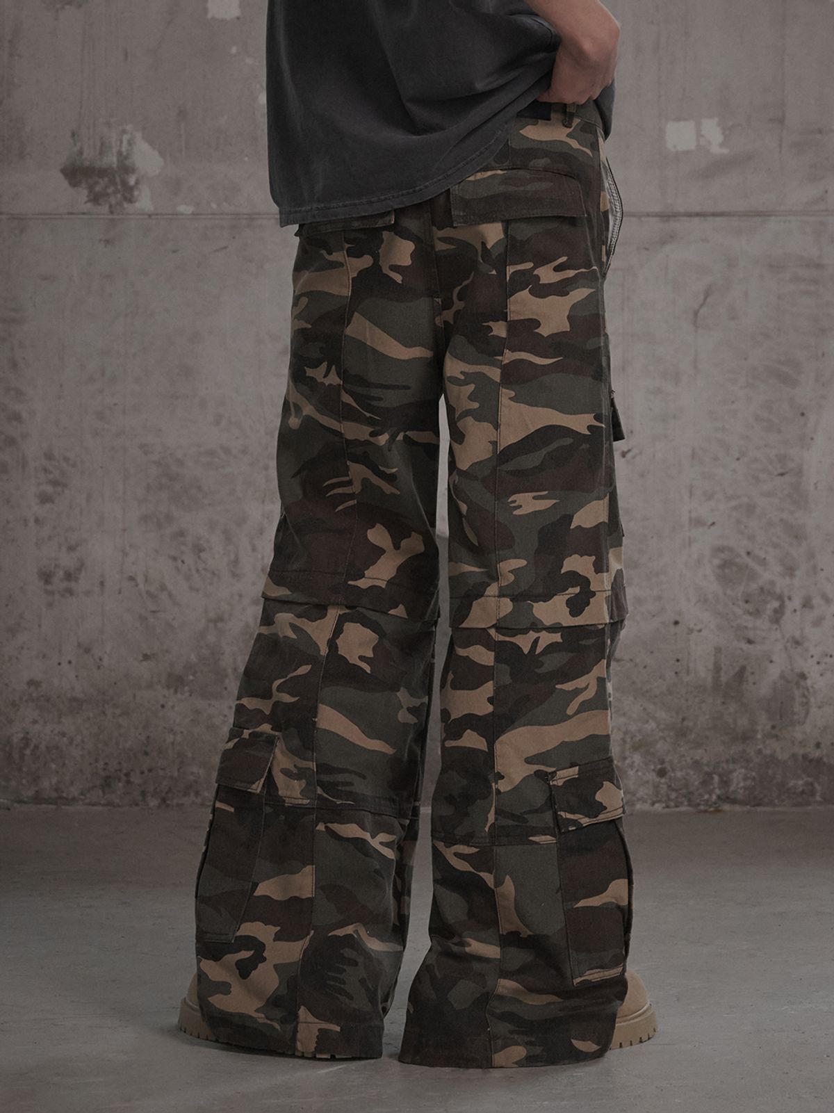 르렌느(LERENNE) Multi Pocket Cargo Flare Camo Pants - Camo