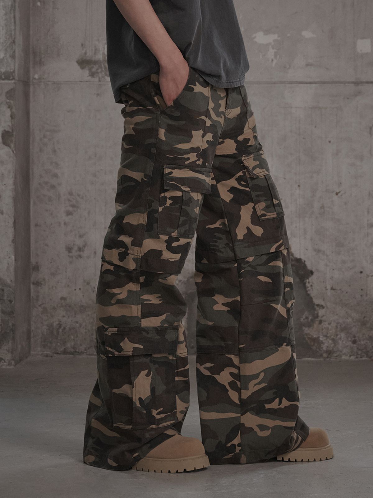 르렌느(LERENNE) Multi Pocket Cargo Flare Camo Pants - Camo