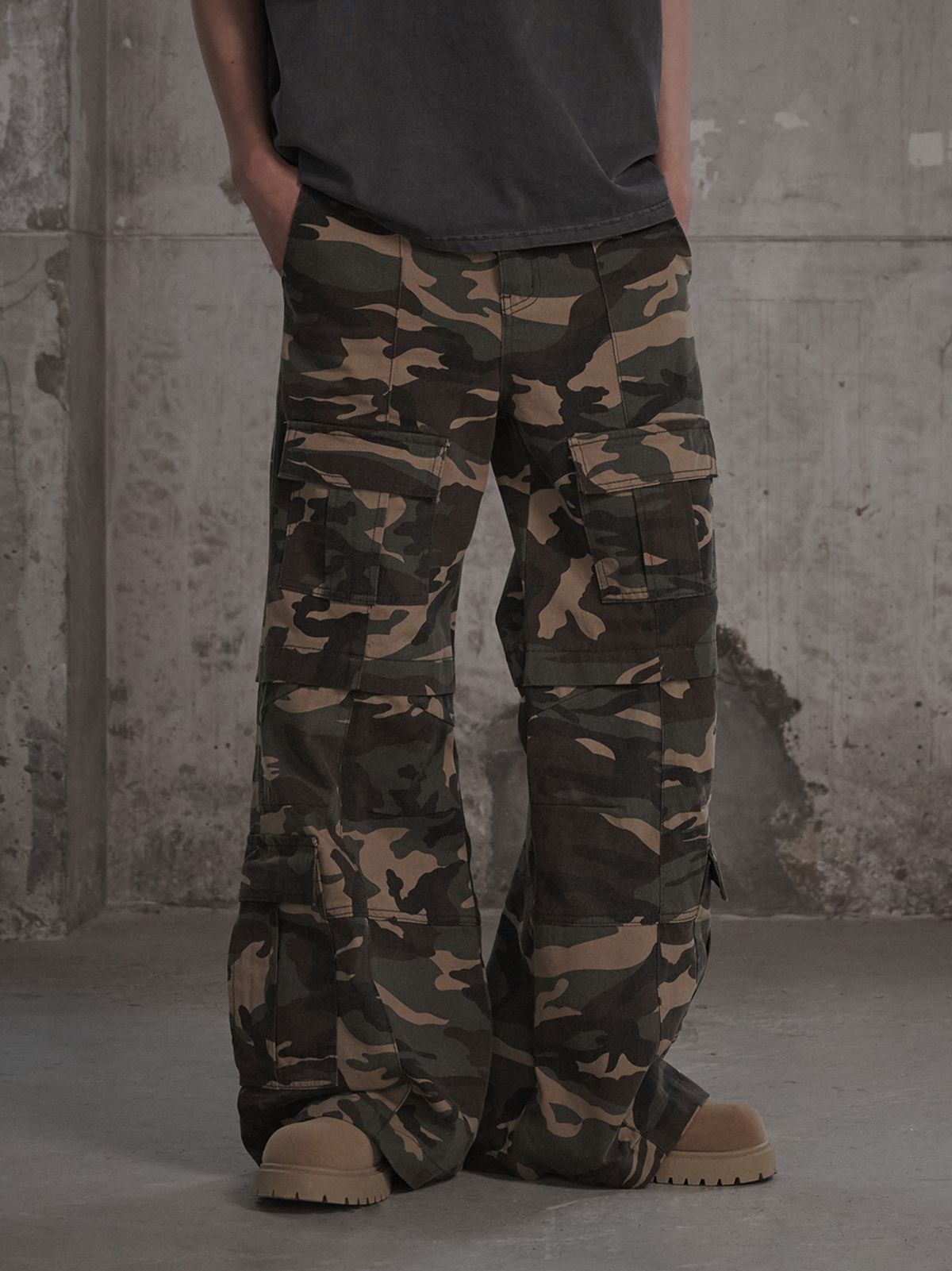 르렌느(LERENNE) Multi Pocket Cargo Flare Camo Pants - Camo