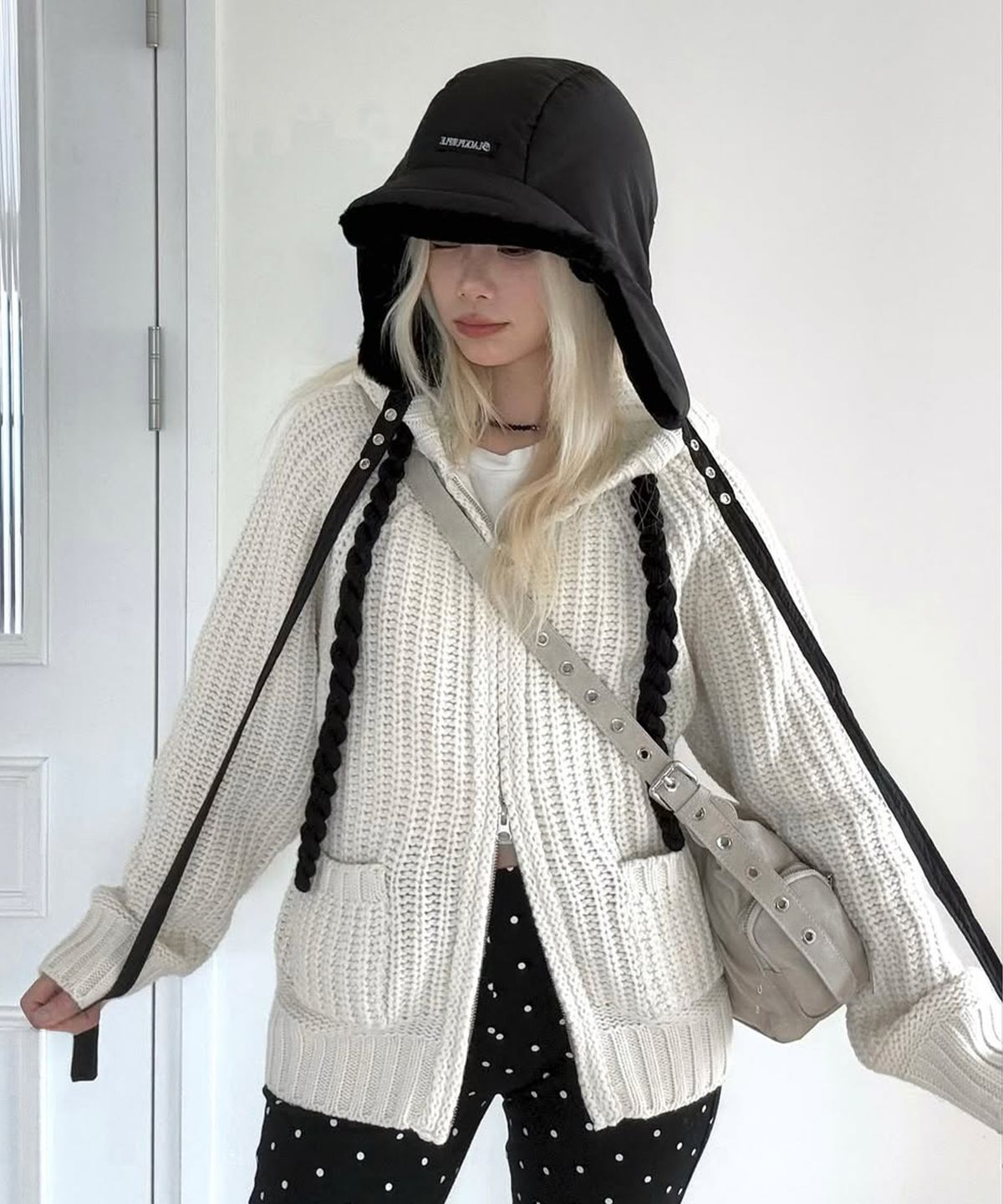 유희(YOUHEE) ROPE HOOD ZIP-UP KNIT IVORY
