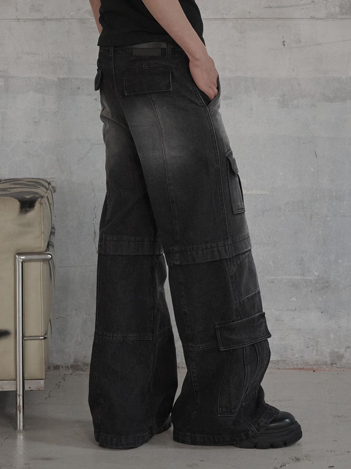 르렌느(LERENNE) Multi Pocket Cargo Flare Denim Pants - Black