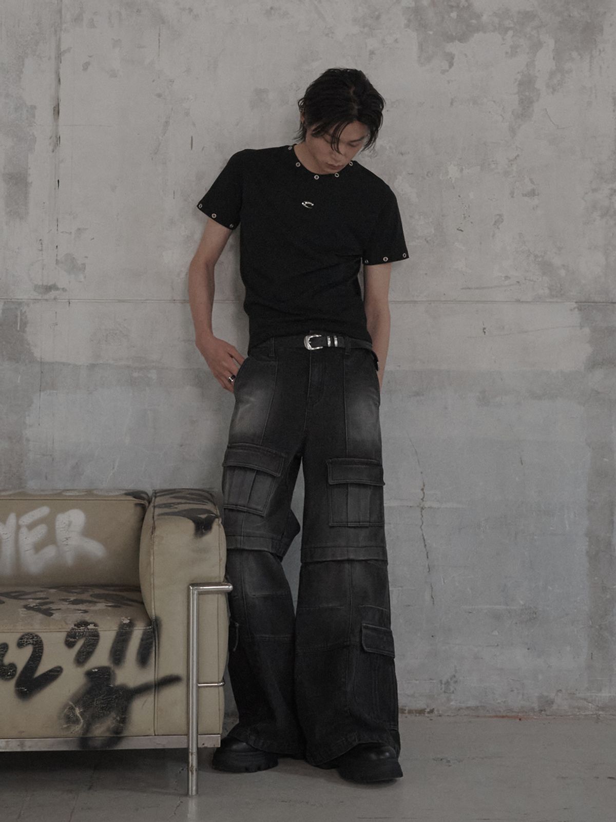 르렌느(LERENNE) Multi Pocket Cargo Flare Denim Pants - Black