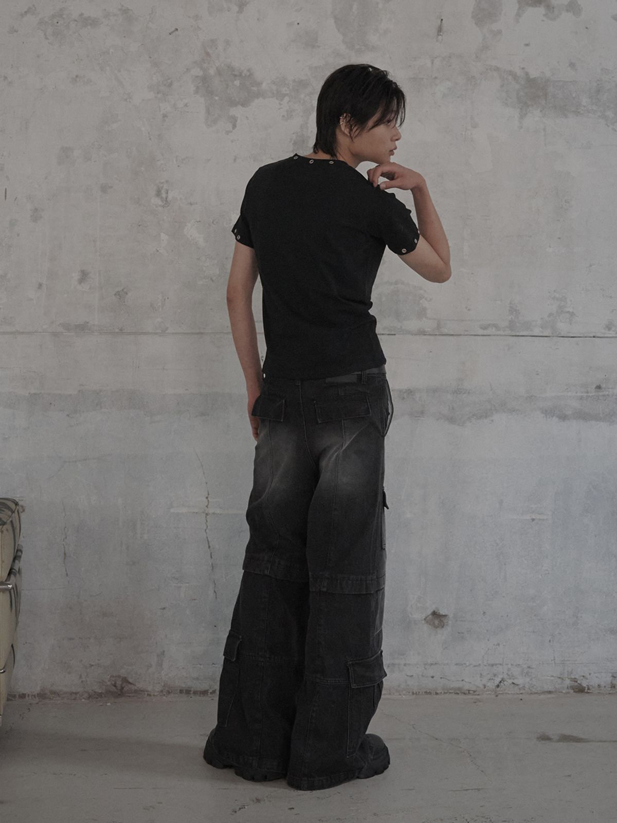 르렌느(LERENNE) Multi Pocket Cargo Flare Denim Pants - Black